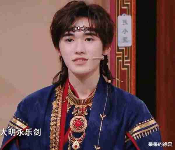 《王牌8》贾玲离开后，关晓彤没起色，华晨宇边缘化，而他成赢家（贾玲关晓彤小品后宫攻略王牌对王牌第几季）-第12张图片-九妖电影