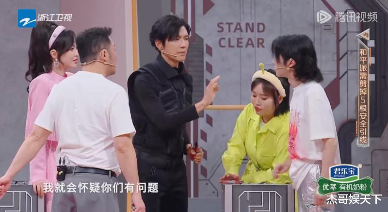 《王牌8》首播，同样被夸聪明，华晨宇是真聪明，关晓彤是假聪明（王牌对王牌华晨宇和关晓彤唱的歌）-第12张图片-九妖电影