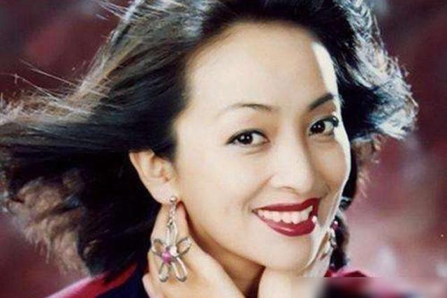 一嫁日本,二嫁美国,三嫁法国,扬言不嫁中国的李勤勤,现在怎样(李勤勤嫁过几个外国人)-第5张图片-九妖电影 一嫁日本,二嫁美国,三嫁法国,扬言不嫁中国的李勤勤,现在怎样(李勤勤嫁过几个外国人)-第5张图片-九妖电影