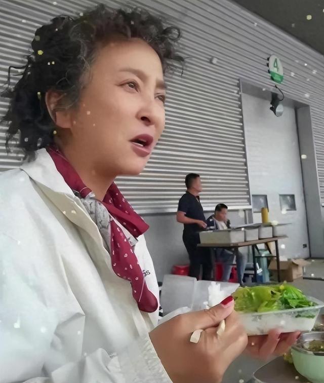 一嫁日本,二嫁美国,三嫁法国,扬言不嫁中国的李勤勤,现在怎样(李勤勤嫁过几个外国人)-第22张图片-九妖电影 一嫁日本,二嫁美国,三嫁法国,扬言不嫁中国的李勤勤,现在怎样(李勤勤嫁过几个外国人)-第22张图片-九妖电影