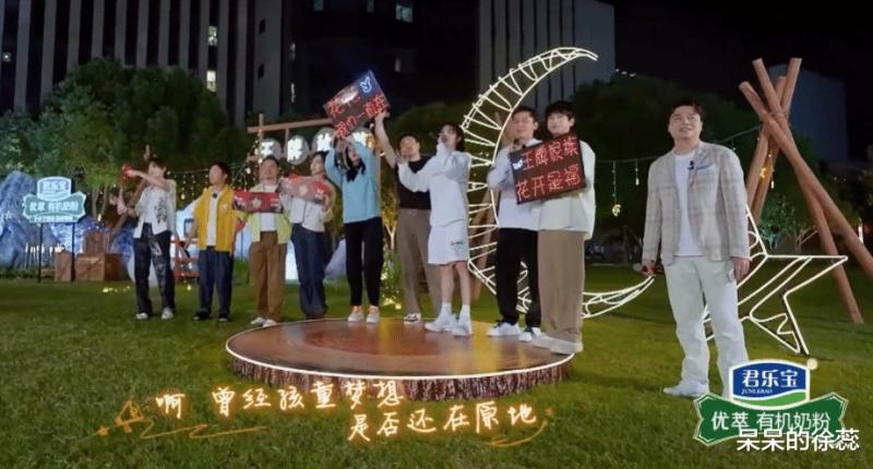 《王牌》同是送惊喜，把华晨宇与关晓彤的待遇放一起，差别出来了（王牌对王牌关晓彤华晨宇出场）-第13张图片-九妖电影