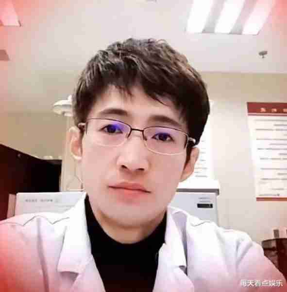 一路走好!43岁抗癌网红东东去世,曾是帅气法医,留下一双儿女(东东个人资料)-第1张图片-九妖电影 一路走好!43岁抗癌网红东东去世,曾是帅气法医,留下一双儿女(东东个人资料)-第1张图片-九妖电影