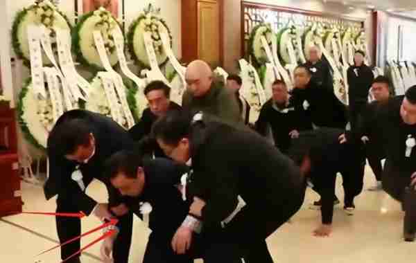 一路走好！短短9天5位名人相继离世，喝酒猝死、因情自杀、患病（酗酒死的名人）-第22张图片-九妖电影