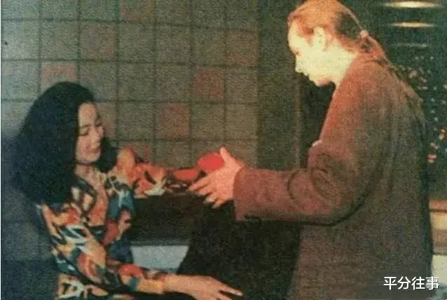 一转眼，她已经走了29年了（一转眼,她已经走了29年了英语）-第9张图片-九妖电影
