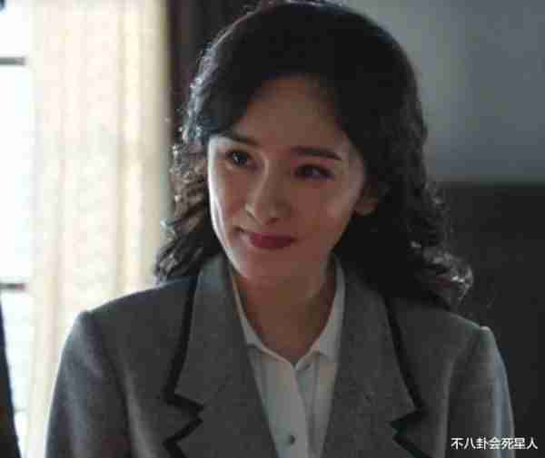 一部谍战剧，把38岁杨幂的“中年尴尬”展现得淋漓尽致（杨幂演的军旅片）-第2张图片-九妖电影