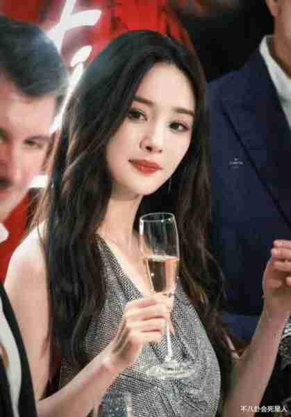 一部谍战剧，把38岁杨幂的“中年尴尬”展现得淋漓尽致（杨幂演的军旅片）-第4张图片-九妖电影