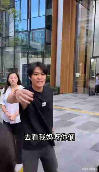 三只羊“梅菜扣肉”爆料后！杨妈首次露面看大杨哥，称儿子很孝顺（三只羊dat）-第1张图片-九妖电影
