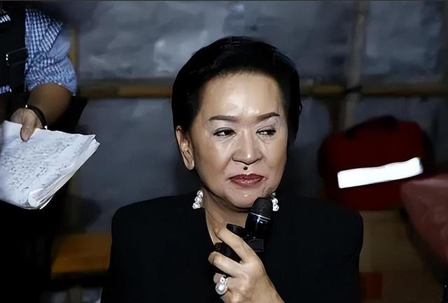 三女共侍一夫,每人每月还有50万工资拿,每周还有一天休息时间(混乱家庭派对)-第15张图片-九妖电影 三女共侍一夫,每人每月还有50万工资拿,每周还有一天休息时间(混乱家庭派对)-第15张图片-九妖电影