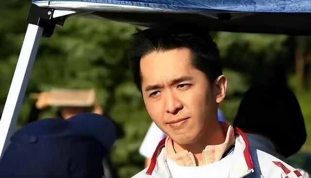 三女共侍一夫,每人每月还有50万工资拿,每周还有一天休息时间(混乱家庭派对)-第22张图片-九妖电影 三女共侍一夫,每人每月还有50万工资拿,每周还有一天休息时间(混乱家庭派对)-第22张图片-九妖电影