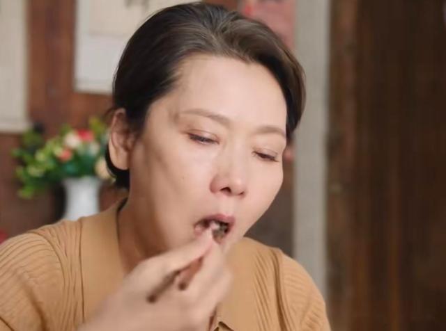 不会演别尬演!《承欢记》何赛飞一出手,让观众看清假吃有多离谱(不会演戏)-第3张图片-九妖电影 不会演别尬演!《承欢记》何赛飞一出手,让观众看清假吃有多离谱(不会演戏)-第3张图片-九妖电影