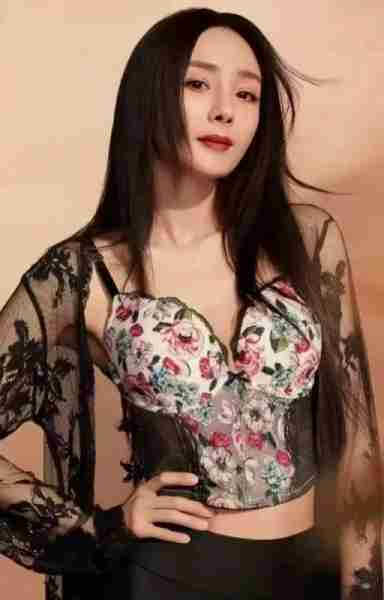 不得不说还是杨幂性感（我不得不说是你你怎么写）-第6张图片-九妖电影