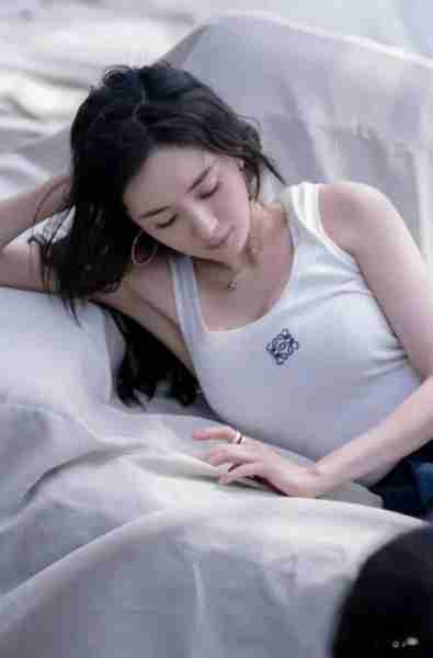 不得不说还是杨幂性感（我不得不说是你你怎么写）-第5张图片-九妖电影