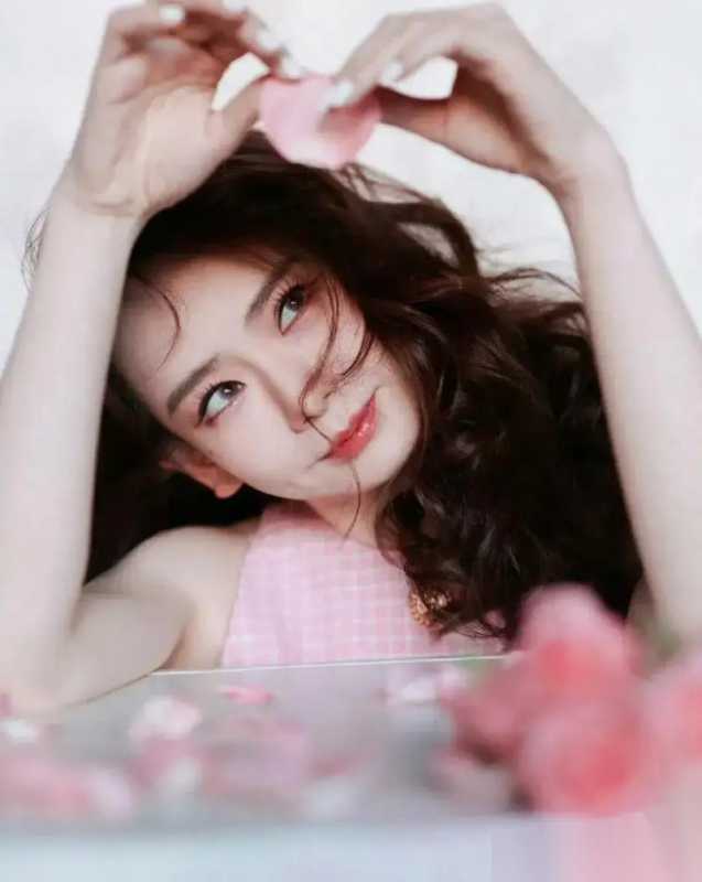 不理解！为什么戚薇老的那么快啊！早期甜美模样迷倒京城第一帅T（戚薇为什么那么霸气知乎）-第25张图片-九妖电影