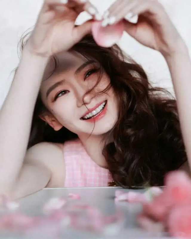 不理解！为什么戚薇老的那么快啊！早期甜美模样迷倒京城第一帅T（戚薇为什么那么霸气知乎）-第24张图片-九妖电影