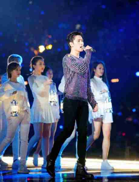不识字、不认识岳飞、没文化，这四位明星文盲至此，凭什么走红？（不识字,不认识岳飞,没文化,这四位名人）-第11张图片-九妖电影