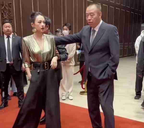 与汪峰离婚6个月后,再看章子怡的处境,张艺谋的话终于有人信了(汪峰对章子怡说什么)-第39张图片-九妖电影 与汪峰离婚6个月后,再看章子怡的处境,张艺谋的话终于有人信了(汪峰对章子怡说什么)-第39张图片-九妖电影