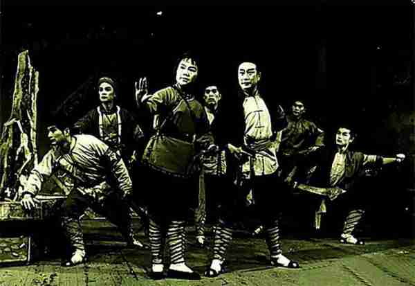 他主演《洪湖赤卫队》爆红，因癌病逝，妻子也是著名演员（电影《洪湖赤卫队》演员表）-第12张图片-九妖电影