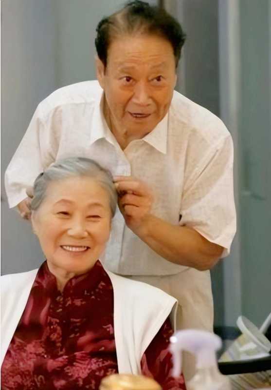他主演《洪湖赤卫队》爆红，因癌病逝，妻子也是著名演员（电影《洪湖赤卫队》演员表）-第20张图片-九妖电影