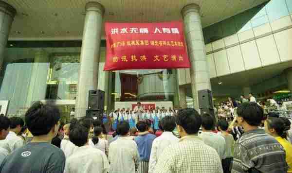 他主演《洪湖赤卫队》爆红，因癌病逝，妻子也是著名演员（电影《洪湖赤卫队》演员表）-第21张图片-九妖电影