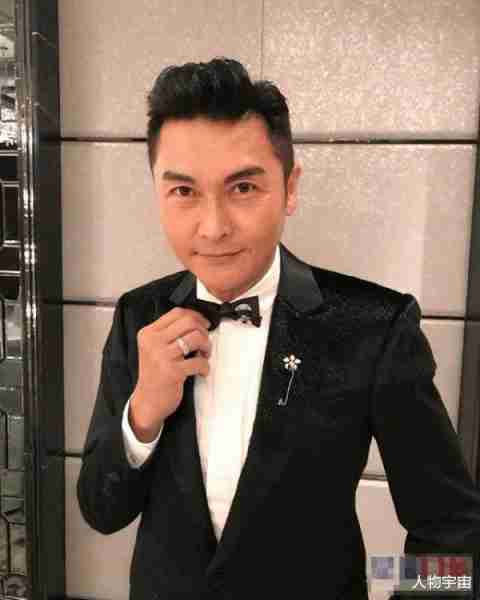 他公认靓仔愈老愈型，爸爸是牧师女儿港姐5强，车楼都写太太名（香港牧师最新牧师讲道视频）-第1张图片-九妖电影