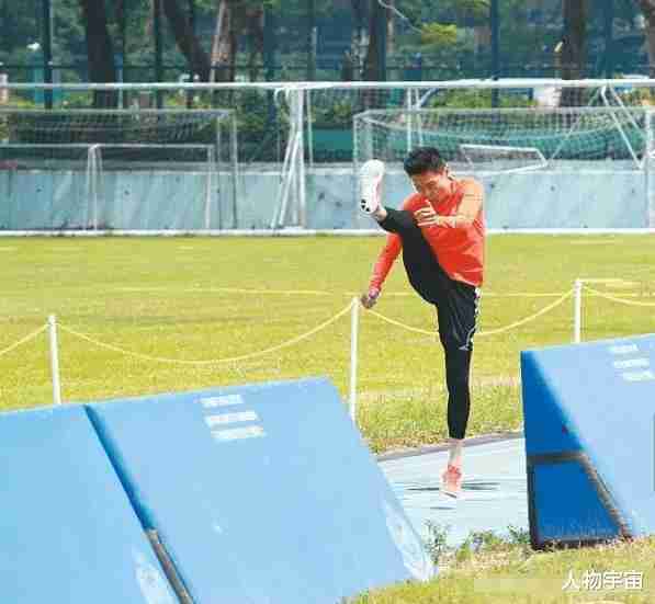 他公认靓仔愈老愈型，爸爸是牧师女儿港姐5强，车楼都写太太名（香港牧师最新牧师讲道视频）-第8张图片-九妖电影