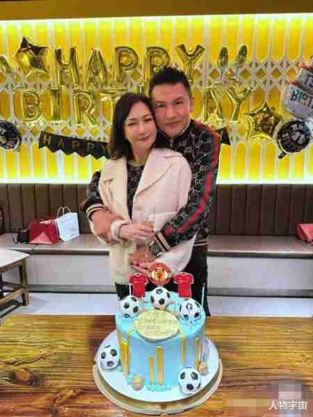 他公认靓仔愈老愈型，爸爸是牧师女儿港姐5强，车楼都写太太名（香港牧师最新牧师讲道视频）-第14张图片-九妖电影