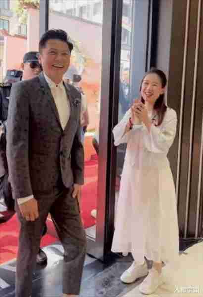 他公认靓仔愈老愈型，爸爸是牧师女儿港姐5强，车楼都写太太名（香港牧师最新牧师讲道视频）-第19张图片-九妖电影