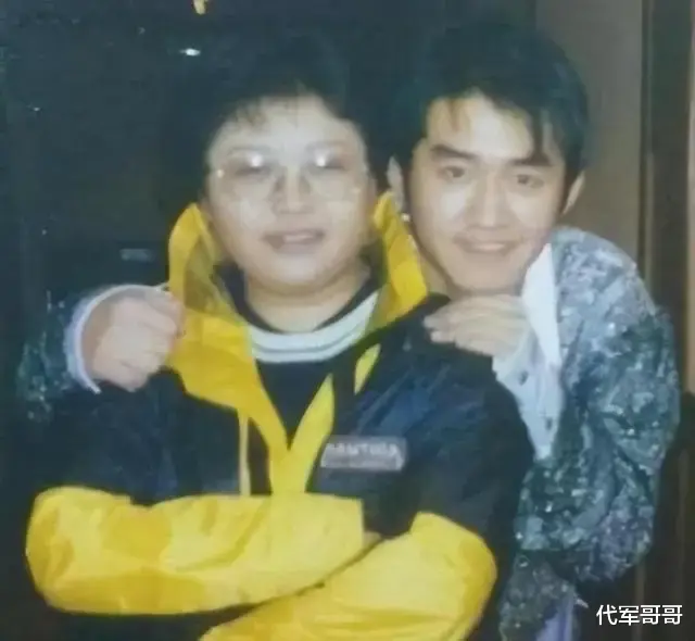 他和王菲同居多年，分手后恋上韩红，却娶了咏梅，如今怎样了？（王菲韩红合唱的歌）-第3张图片-九妖电影