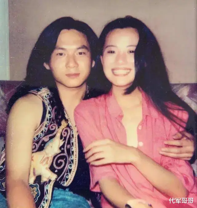 他和王菲同居多年，分手后恋上韩红，却娶了咏梅，如今怎样了？（王菲韩红合唱的歌）-第1张图片-九妖电影