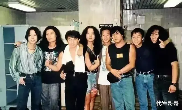 他和王菲同居多年，分手后恋上韩红，却娶了咏梅，如今怎样了？（王菲韩红合唱的歌）-第7张图片-九妖电影