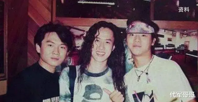 他和王菲同居多年，分手后恋上韩红，却娶了咏梅，如今怎样了？（王菲韩红合唱的歌）-第13张图片-九妖电影