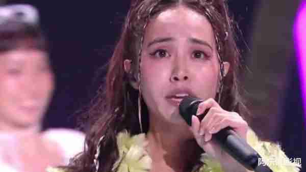 一场跨年晚会，揭开了疑似“假唱”演员的遮羞布（2021跨年演唱会翻车和假唱）-第5张图片-九妖电影