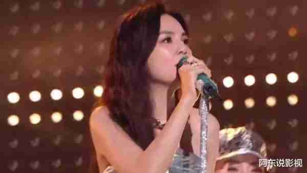 一场跨年晚会，揭开了疑似“假唱”演员的遮羞布（2021跨年演唱会翻车和假唱）-第7张图片-九妖电影
