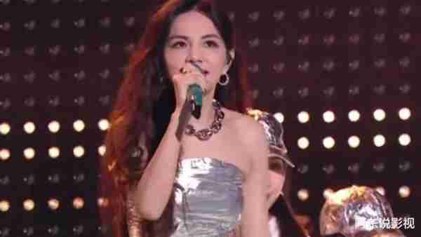 一场跨年晚会，揭开了疑似“假唱”演员的遮羞布（2021跨年演唱会翻车和假唱）-第8张图片-九妖电影