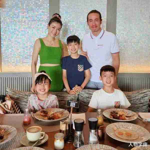 他是TVB视帝有生意头脑，逆市开6家门店，煮咖啡给老婆，前女友走宝（tvb视帝有哪些人）-第17张图片-九妖电影
