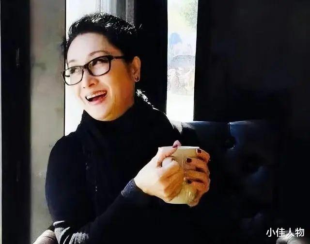一婚娶导演，二婚娶歌星，三婚娶嫩模，5任春晚总导演现在怎样了（头婚娶二婚的明星）-第3张图片-九妖电影