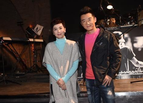 伸舌头、嘴亲肿、忘年吻,这些“中老年”演员的吻戏,个个辣眼睛(演老年人的女演员是谁)-第5张图片-九妖电影 伸舌头、嘴亲肿、忘年吻,这些“中老年”演员的吻戏,个个辣眼睛(演老年人的女演员是谁)-第5张图片-九妖电影