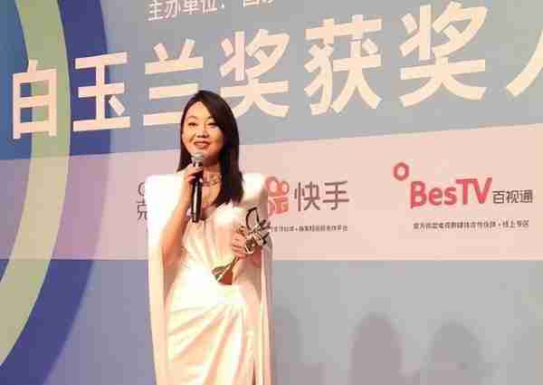 伸舌头、嘴亲肿、忘年吻,这些“中老年”演员的吻戏,个个辣眼睛(演老年人的女演员是谁)-第9张图片-九妖电影 伸舌头、嘴亲肿、忘年吻,这些“中老年”演员的吻戏,个个辣眼睛(演老年人的女演员是谁)-第9张图片-九妖电影