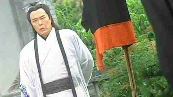 伸舌头、嘴亲肿、忘年吻,这些“中老年”演员的吻戏,个个辣眼睛(演老年人的女演员是谁)-第12张图片-九妖电影 伸舌头、嘴亲肿、忘年吻,这些“中老年”演员的吻戏,个个辣眼睛(演老年人的女演员是谁)-第12张图片-九妖电影