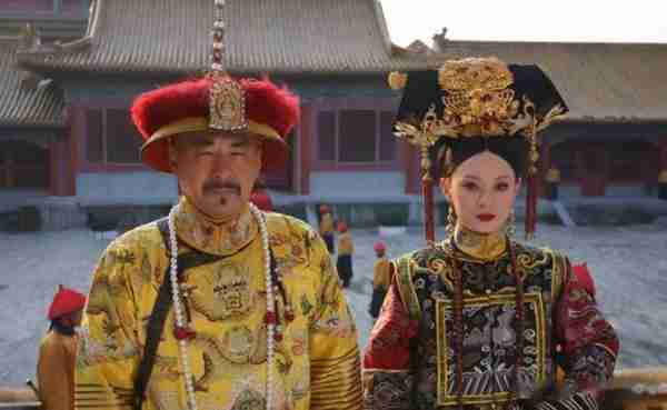 伸舌头、嘴亲肿、忘年吻,这些“中老年”演员的吻戏,个个辣眼睛(演老年人的女演员是谁)-第15张图片-九妖电影 伸舌头、嘴亲肿、忘年吻,这些“中老年”演员的吻戏,个个辣眼睛(演老年人的女演员是谁)-第15张图片-九妖电影