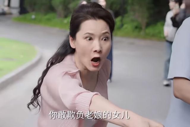 何赛飞打了多少垫“假屁股”女星的脸?给你们看看什么叫珠圆玉润(何赛飞漂亮吗)-第17张图片-九妖电影 何赛飞打了多少垫“假屁股”女星的脸?给你们看看什么叫珠圆玉润(何赛飞漂亮吗)-第17张图片-九妖电影