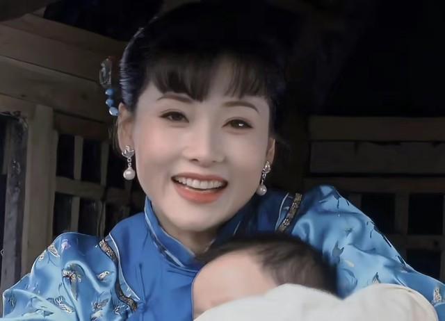 何赛飞打了多少垫“假屁股”女星的脸?给你们看看什么叫珠圆玉润(何赛飞漂亮吗)-第24张图片-九妖电影 何赛飞打了多少垫“假屁股”女星的脸?给你们看看什么叫珠圆玉润(何赛飞漂亮吗)-第24张图片-九妖电影