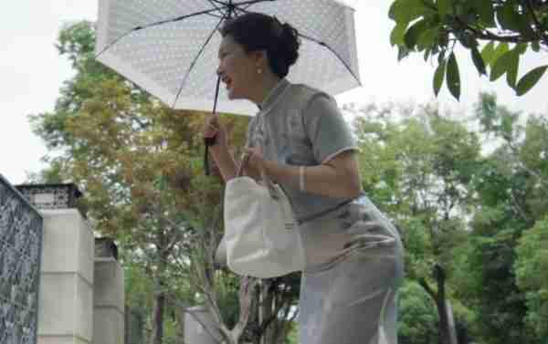 何赛飞打了多少垫“假屁股”女星的脸?给你们看看什么叫珠圆玉润(何赛飞漂亮吗)-第26张图片-九妖电影 何赛飞打了多少垫“假屁股”女星的脸?给你们看看什么叫珠圆玉润(何赛飞漂亮吗)-第26张图片-九妖电影