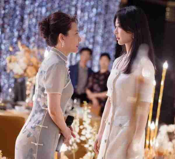 何赛飞打了多少垫“假屁股”女星的脸?给你们看看什么叫珠圆玉润(何赛飞漂亮吗)-第30张图片-九妖电影 何赛飞打了多少垫“假屁股”女星的脸?给你们看看什么叫珠圆玉润(何赛飞漂亮吗)-第30张图片-九妖电影