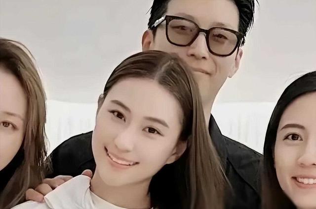 何超莲晒33岁生日照,老公窦骁成最大显眼包!甜搭妻子肩膀超恩(何超莲现任老公)-第4张图片-九妖电影 何超莲晒33岁生日照,老公窦骁成最大显眼包!甜搭妻子肩膀超恩(何超莲现任老公)-第4张图片-九妖电影