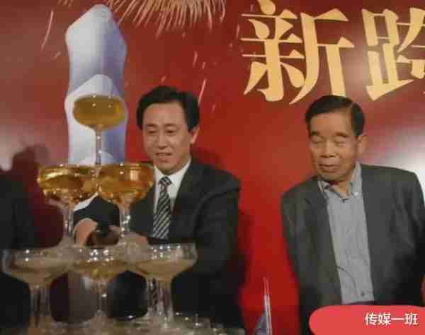 上过春晚，却被卷入许家印丑闻，恒大歌舞团前成员林丹丹报警维权（恒大林怡）-第3张图片-九妖电影