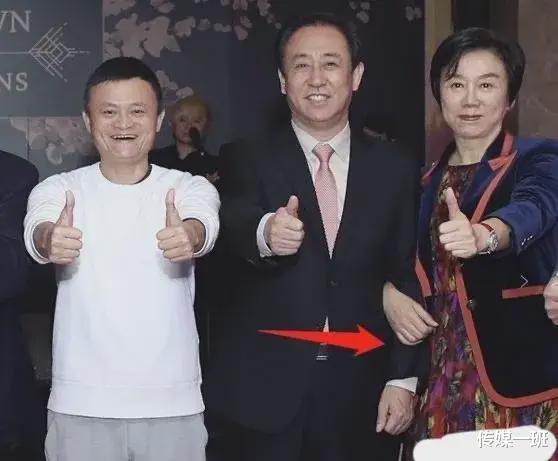 上过春晚，却被卷入许家印丑闻，恒大歌舞团前成员林丹丹报警维权（恒大林怡）-第4张图片-九妖电影