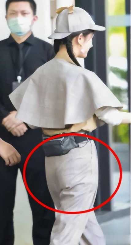 假发、假臀、假肌肉,大半娱乐圈“从头假到脚”,还有什么是真的(假发知乎)-第23张图片-九妖电影 假发、假臀、假肌肉,大半娱乐圈“从头假到脚”,还有什么是真的(假发知乎)-第23张图片-九妖电影