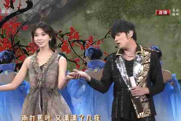 丑态百出，一场群魔乱舞的跨年晚会，让无数“妖魔鬼怪”现原形！（丑态百出是什么动物）-第3张图片-九妖电影