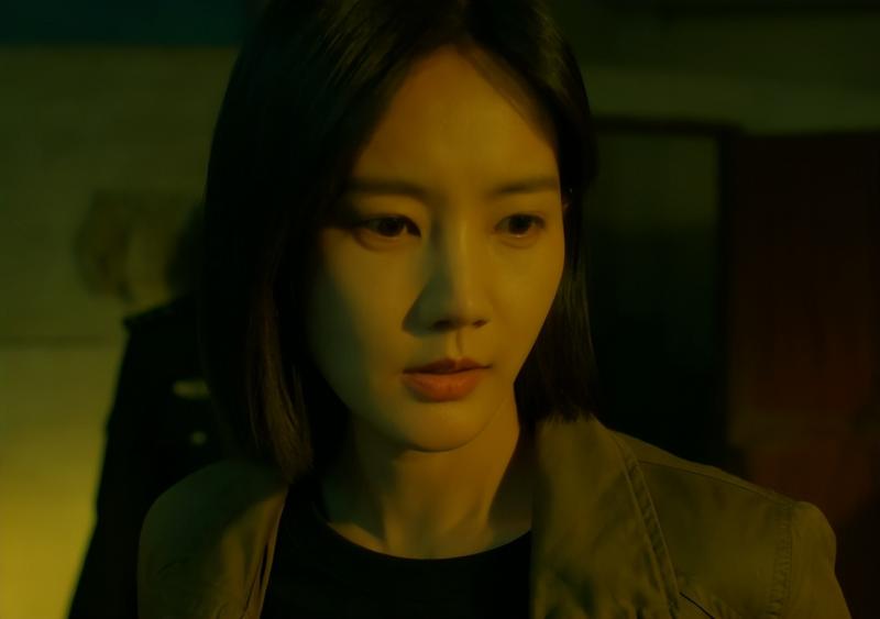 全程空洞眼，面无表情，33岁李一桐出手，带来教科书式“女警演技”（李一桐演戏怎么没表情）-第6张图片-九妖电影
